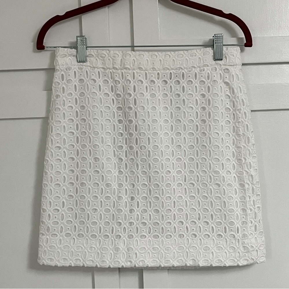 J Crew women's white skirt. Size 4. Gently worn. Great condition.